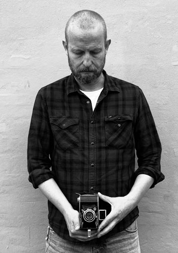 Bo Morthen Petersen<br>Vocals & Guitar